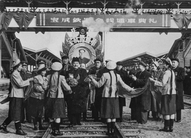 1973年宝成铁路线,火车司机进站时陷入沉睡,与货车正面相撞