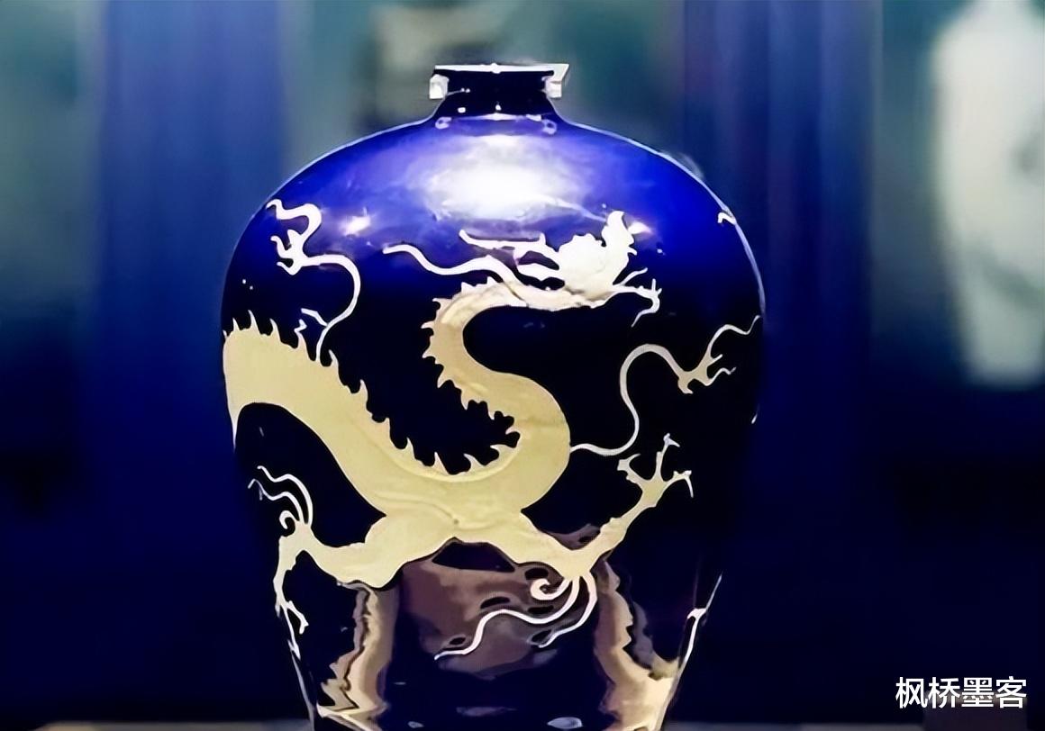 梅瓶|1976年,败家子18元贱卖传家宝,被博物馆3000元买走,今价值40亿