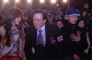 杨钰莹|向华胜杨钰莹谈合作被其男友打伤，向华强出手后，杨钰莹事业惨了