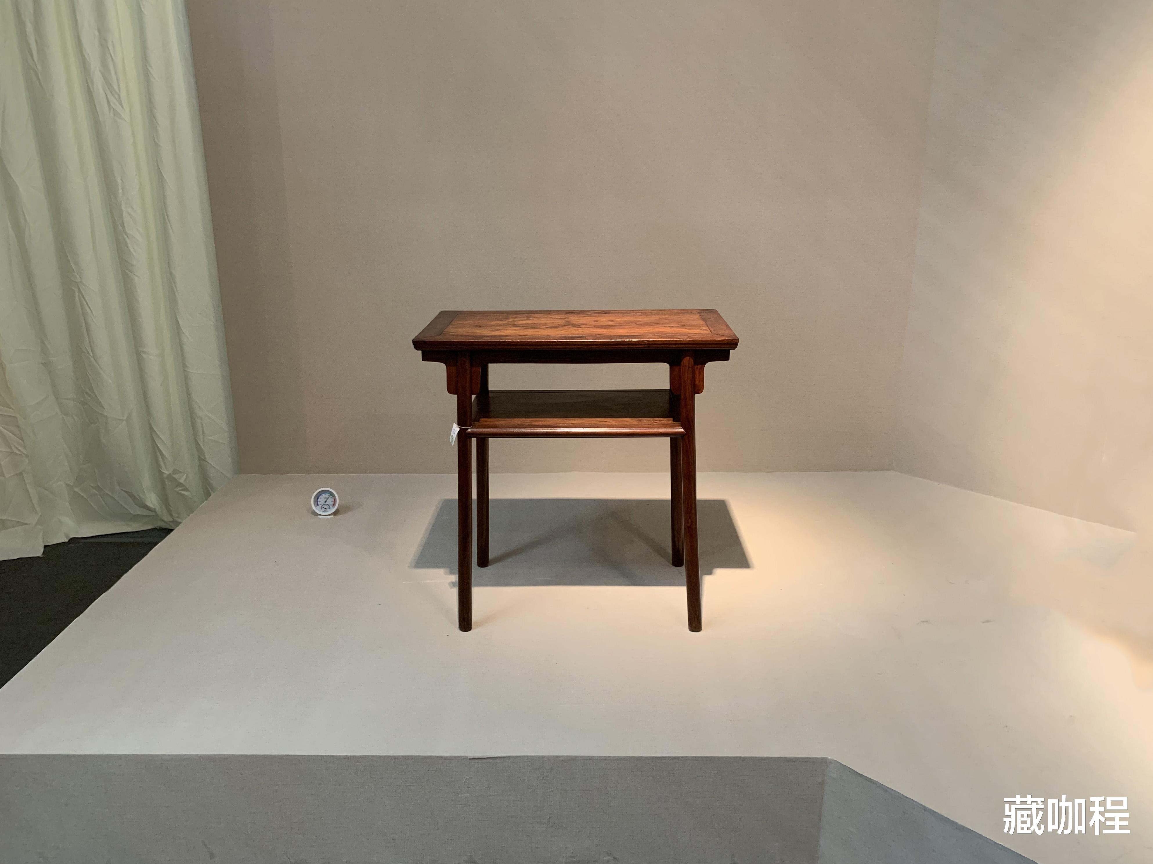 |承放赏石也足够，黄花梨小平头案腿间带屉