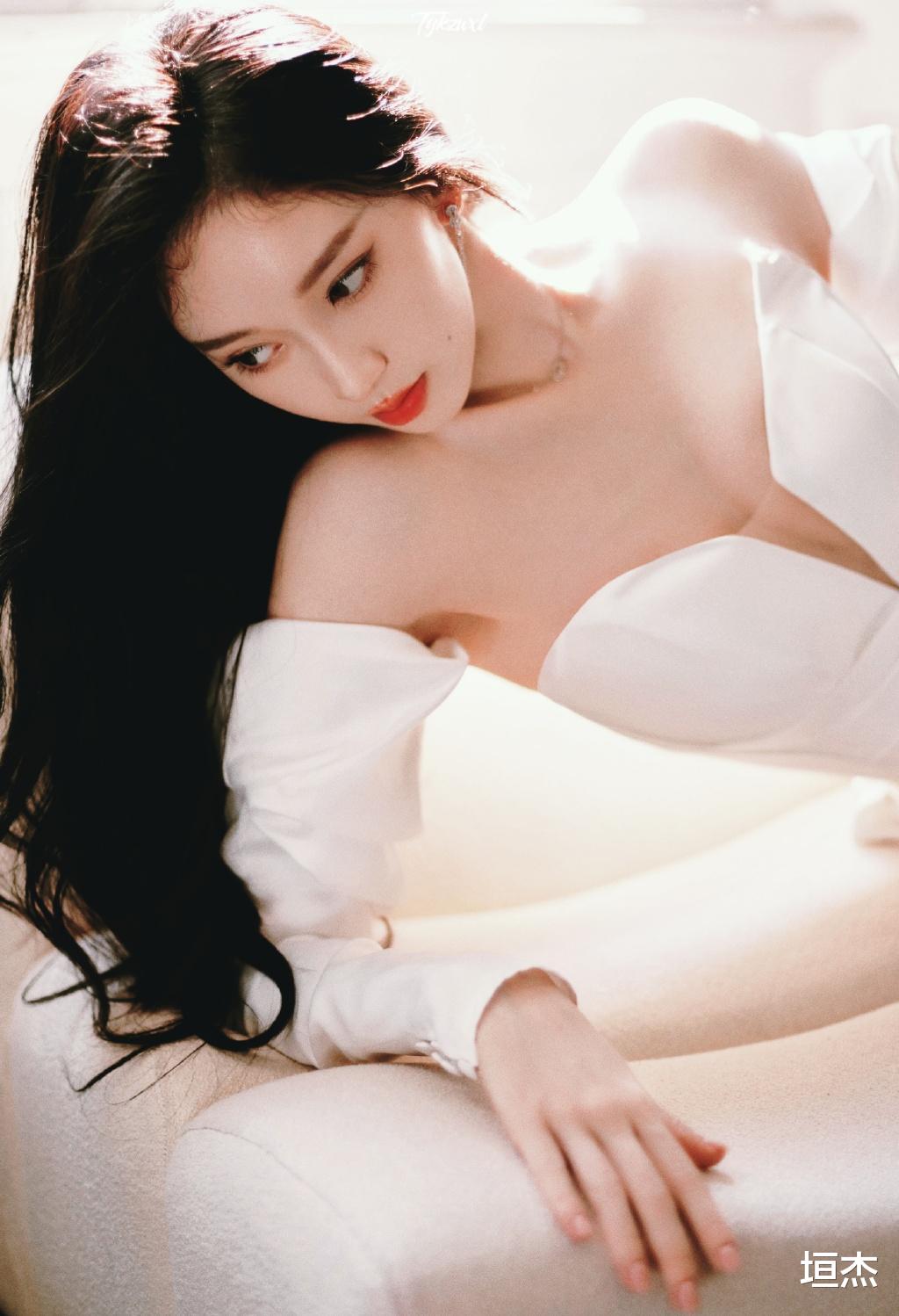 郁可唯|又是红毯!蒋勤勤作风大改,郁可唯脚指甲是败笔,倪妮艳压群芳