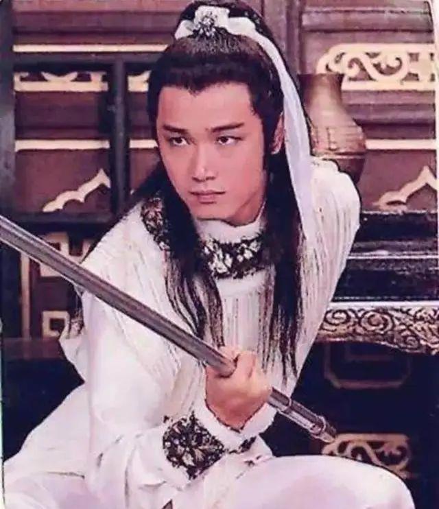 苗侨伟|63岁苗侨伟移居加拿大，被曝在当地开餐厅，外形不修边幅变化大