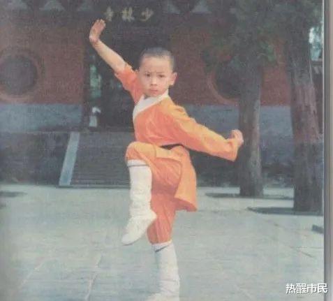 释小龙|释小龙:5岁火遍亚洲,被亲爹当摇钱树,名气换童年真的值得吗?