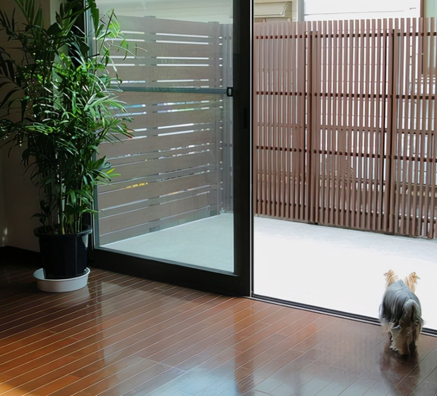 阳台淘汰实墙这样做,自带光影效果视觉感更好,仅1㎡也没局促感!