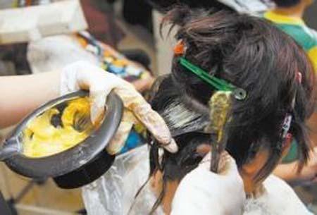 西葫芦 做烫染的时候，先染头发还是先烫头发？有什么区别吗？