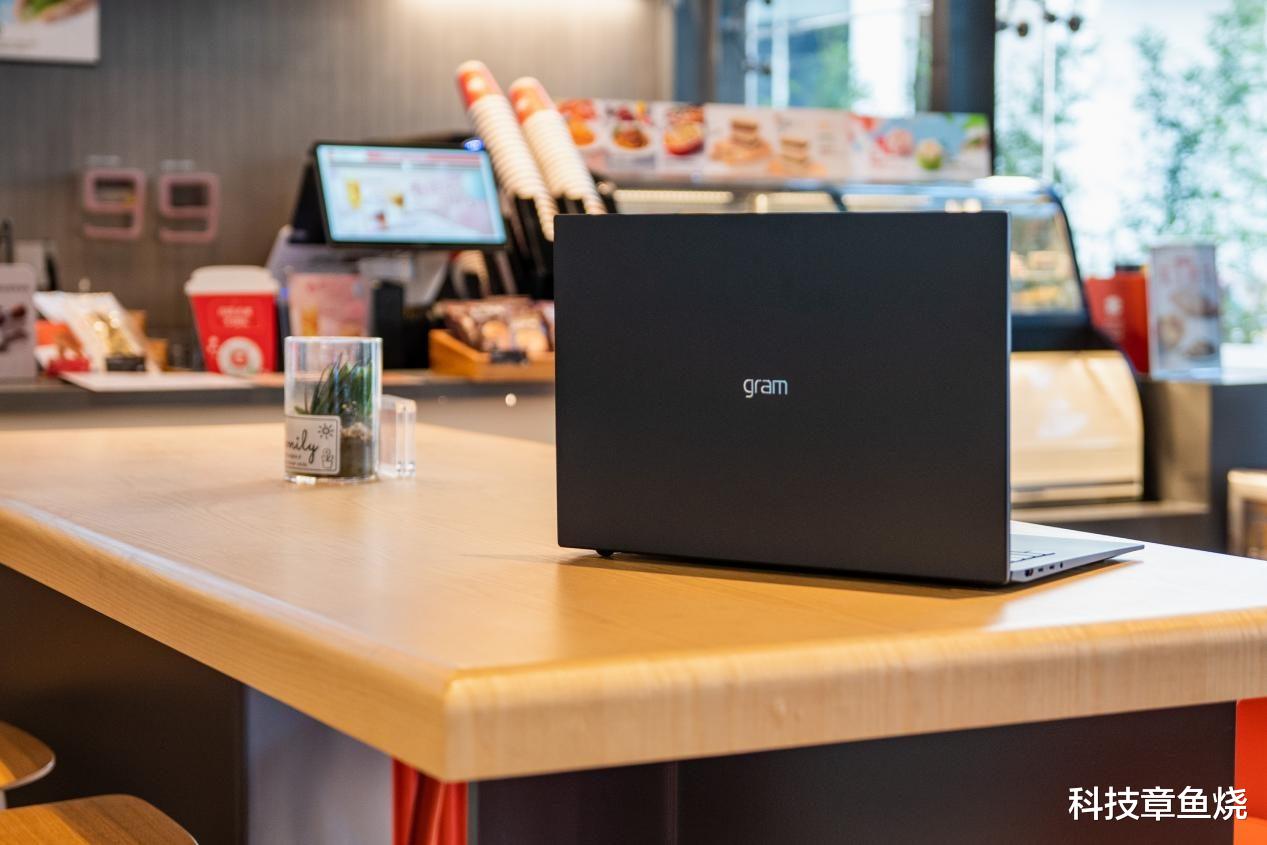 LG|两大核心硬件升级，大屏轻薄本标杆依然是LG gram 17