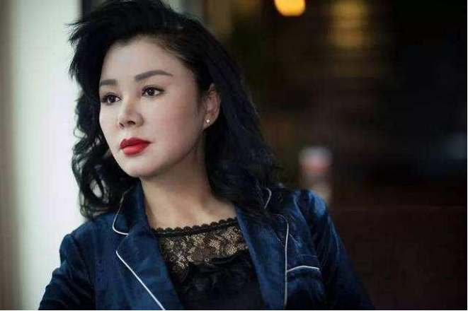 于小慧|演员于小慧:没出月子被迫离家,单亲妈妈35年,风光背后有眼泪