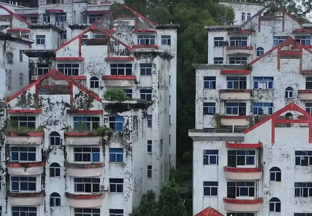 西宁|广州澳洲山庄，烂尾20多年，登记业主2834户，入住只有30多户，太难了