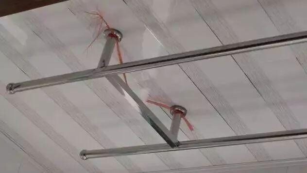 越来越多人阳台这样装，不仅解决了晒衣问题还美观，老婆很满意！