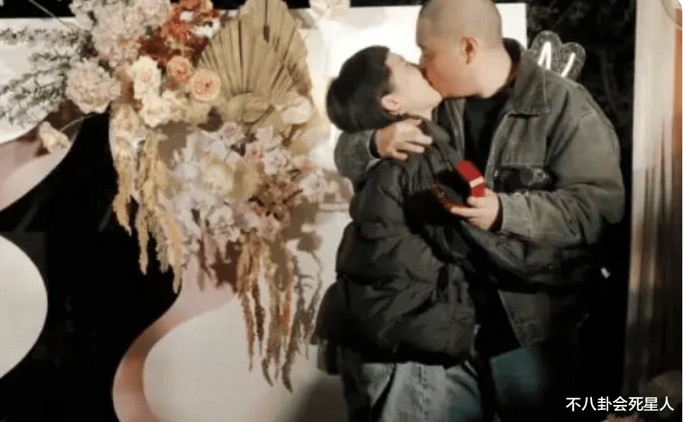 官宣|2022年度明星“婚姻榜”,10对结婚,7对离婚,有人对着电视机敬茶