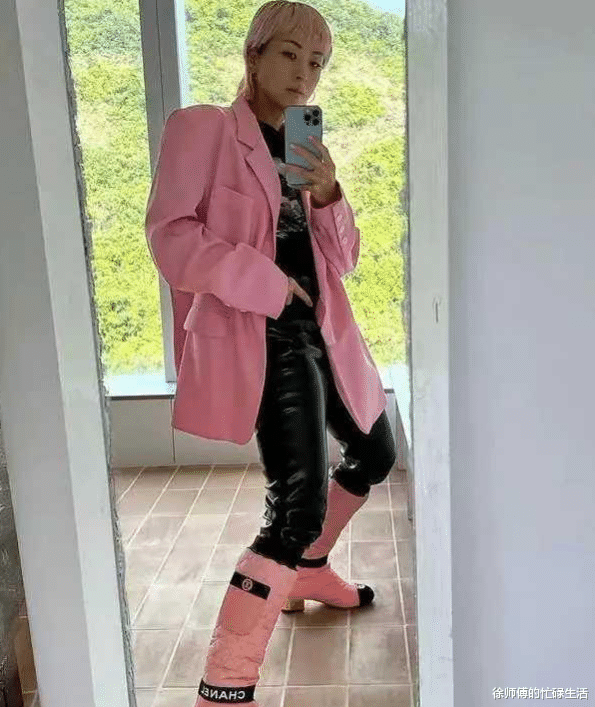 陈奕迅|陈奕迅老婆新潮装扮遭吐槽：像大街上跑出来的SJB