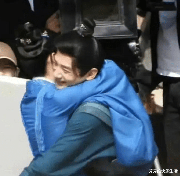 白敬亭|白敬亭宋轶恋爱稳定，大量甜蜜细节，网友说太好磕了