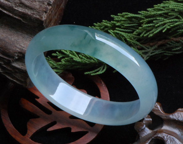 翡翠|高档的翡翠更有价值,收藏也要讲究方法,知道什么样的更值得入手