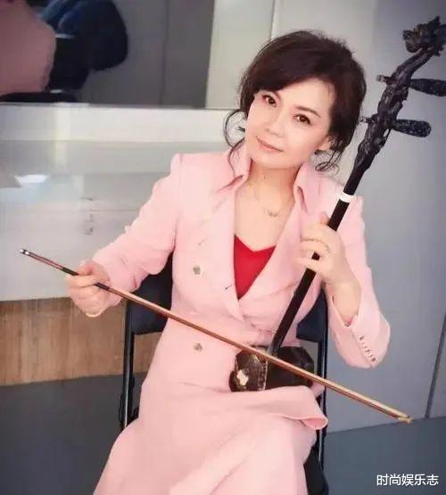 周冰倩|周冰倩53岁了还那么美！不仅身材凹凸有致，颜值更是不减依旧迷人