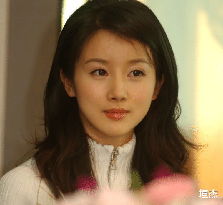 整容|满脸僵硬、肿成馒头，明明颜值拉胯，就别硬装“美少女”了