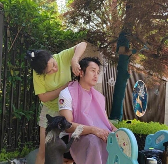 邹市明|邹市明亿元别墅内景遭曝光！后花园面积近百平，院子就像小公园