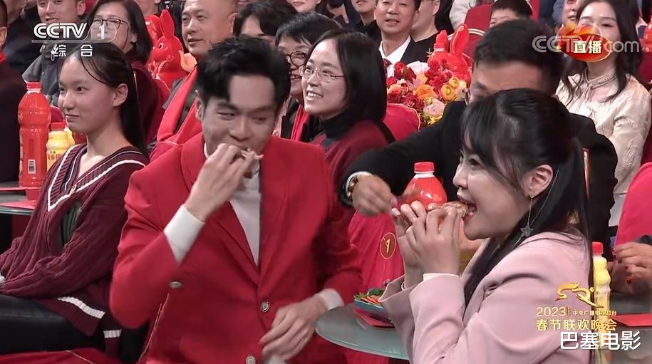 春晚|春晚妆容引热议,撒贝宁眼妆抢镜,赵丽颖疯狂圈粉,沈腾可真行