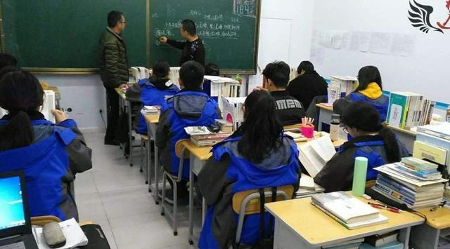 教师|双减又有“新动向”，高中生补习或将受限，家长们反应不一
