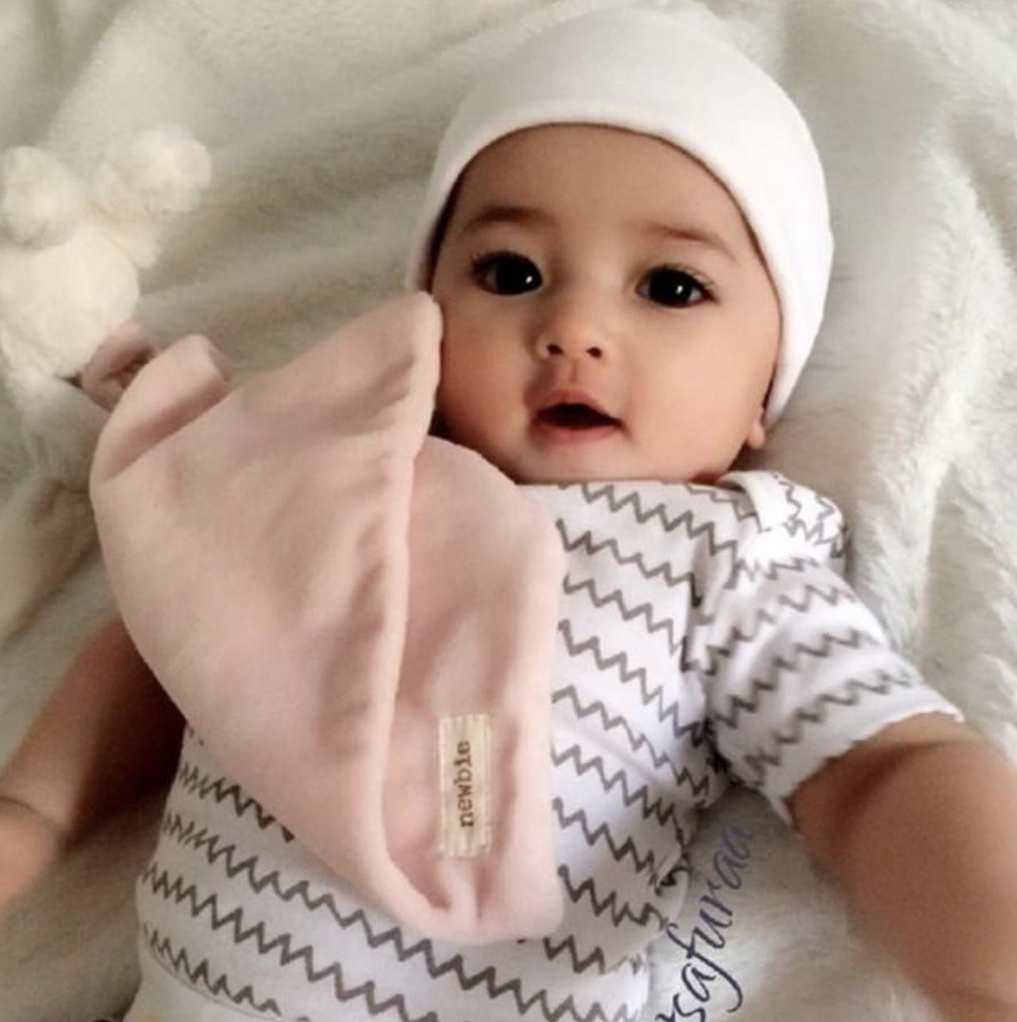 中国夫妻生下混血宝宝,3次鉴定是亲生,姥姥道出真相爸爸乐了