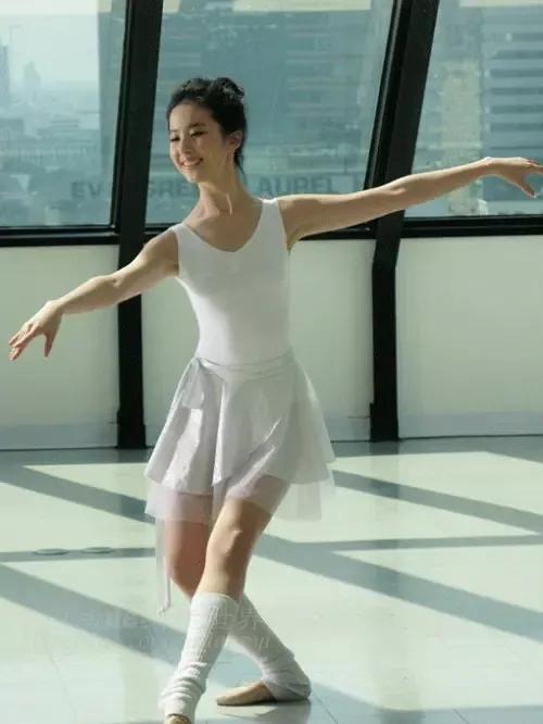 刘亦菲|母亲的“提线木偶”，从没为自己活过的刘亦菲，究竟还好吗？