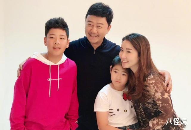 赵丽颖|郭涛罕晒照秀幸福，小16岁妻子老得太明显，身材圆润显富态