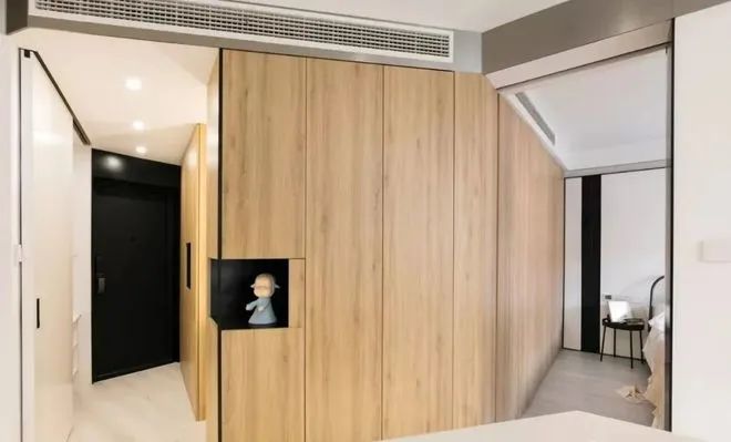 又得到一个新灵感:洗漱台外移,不设门旁,与这些结合实用性更强