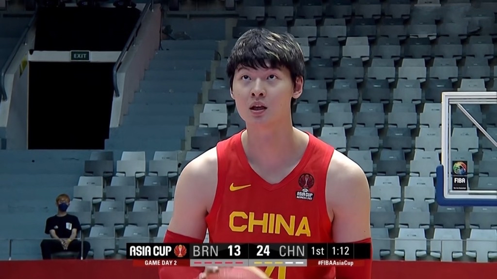 中国男篮|5记三分+18分，中国男篮射手力挽狂澜，两大主力遭驱逐，赵睿5助攻