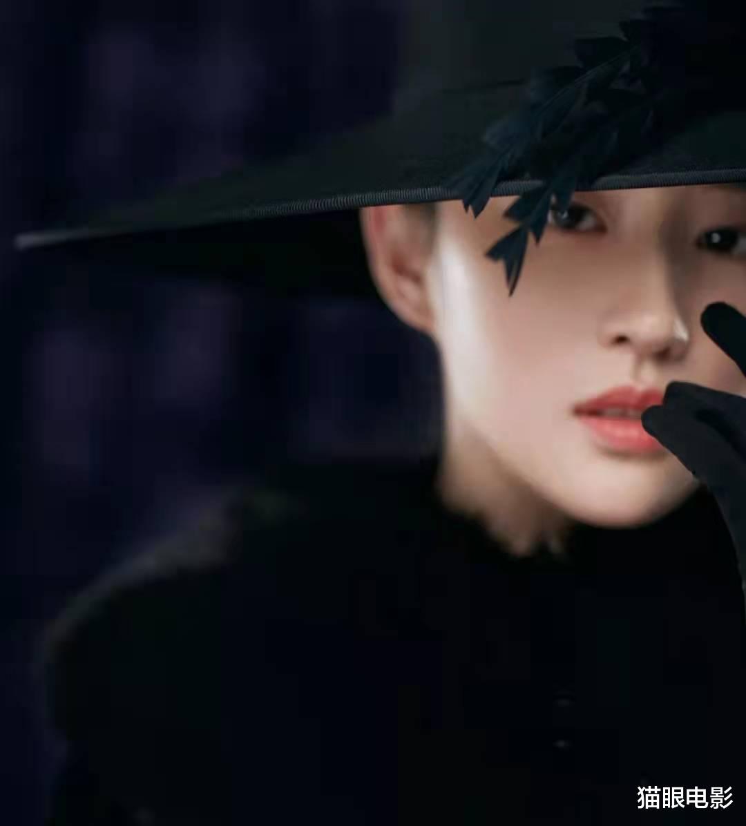 Angelababy|35岁刘亦菲穿白纱太仙了！复古珍珠裙美得像油画，网友：天仙下凡