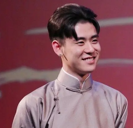 张云雷|相声名角张云雷成年度人气歌手 网友粉丝却吵翻:是否实至名归?