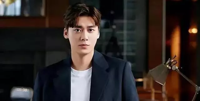 徐开骋|2022年翻车的8位明星，有人销声匿迹，有人被封杀，没人值得同情