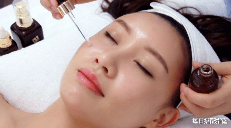 护肤品 秋冬皮肤易干燥，别急着买护肤品！做好这四步，皮肤才能越来越好