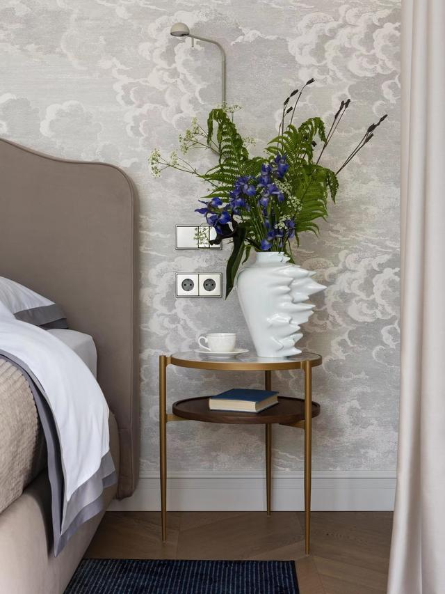 28岁女建筑师,独住127平大房子,一个人的家庭画廊,看着好享受