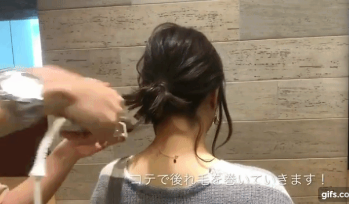 女人味 头发太少绑发太秃？只要撩点碎发这样做即能假装很多发又有女人味
