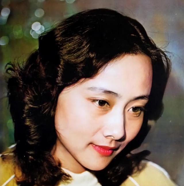 黄梅莹|著名演员黄梅莹:命运坎坷,嫁给金鑫后苦尽甘来,恩爱38年生一子