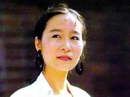 罗敏|周野芒，情断奚美娟娶了琼女郎，夫妻恩爱多年却一直没要孩子