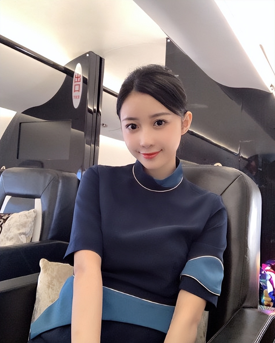 潘玮柏|潘玮柏顶级商圈被偶遇！与美女合影无架子，传定居南京女儿已2岁