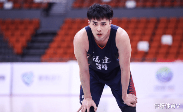 王哲林|CBA名帅下狠手！小王哲林被放弃 或加盟老牌球队