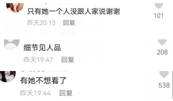 杨幂|《花少4》现身常德，杨幂举动惹争议，不与店家打招呼被指没礼貌