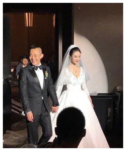 杨超越|潘雨辰：24岁爆火，嫁大11岁侯勇，3年后离婚独自带女