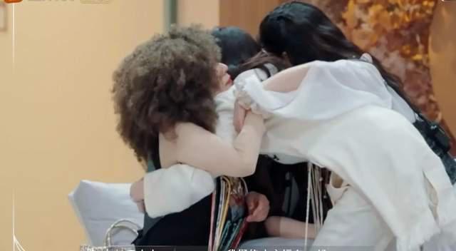 景甜|薛凯琪因分组崩溃痛哭，不愿意跟谭维维分开，搞小团体令人反感