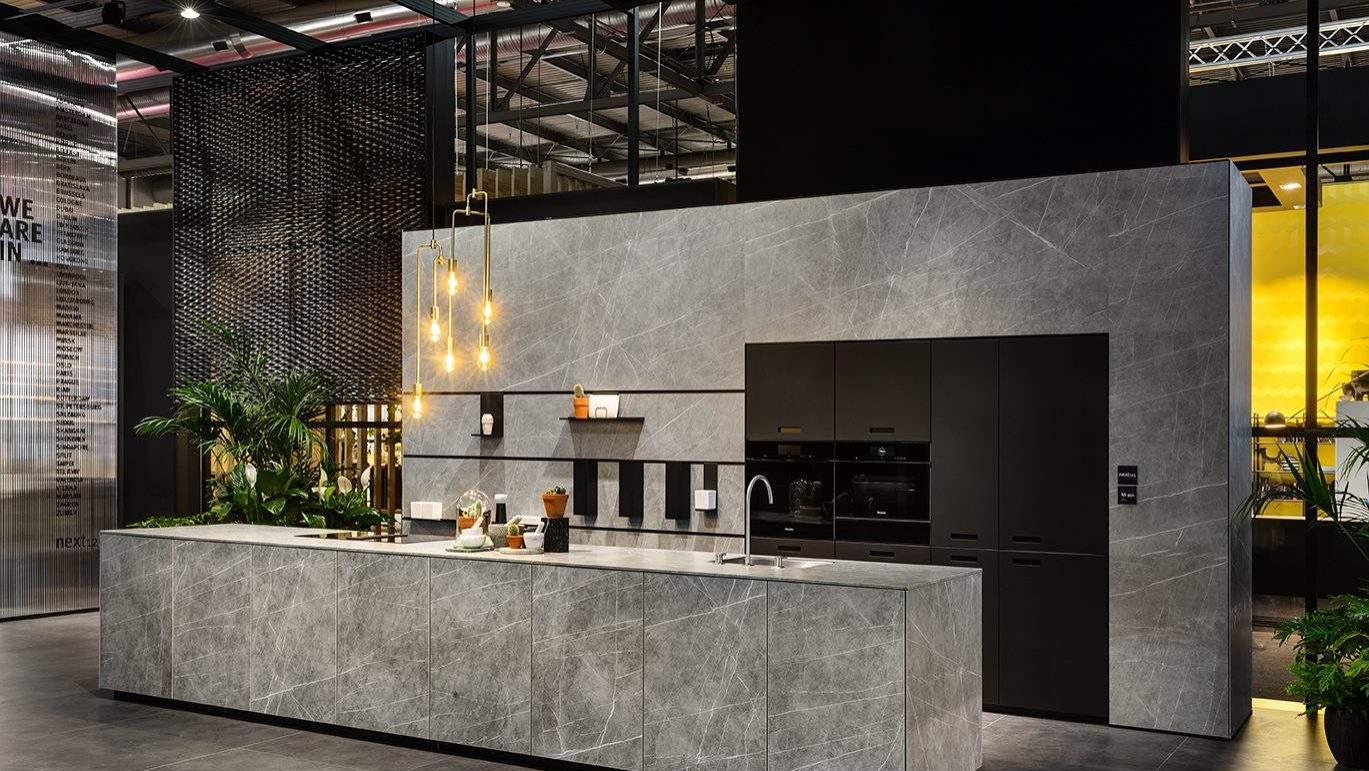 为什么这么多人选择“岩板制品”，它究竟有哪些“过人之处”