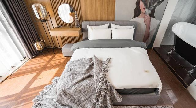 35㎡公寓连着租10年，花5万整体改造，装出一室一厅，晋升有房一族