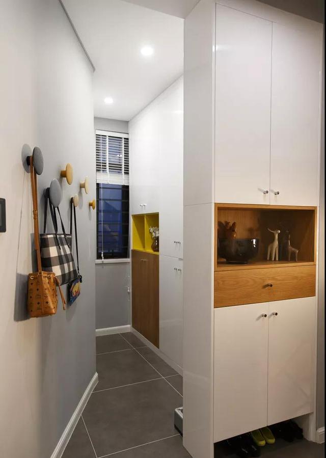 鞋柜“中部”留悬空区好不好？别盲从，先了解清楚再选择也不迟