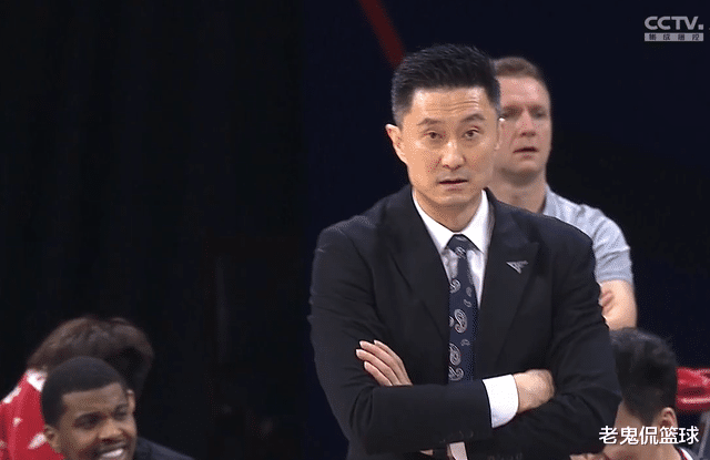 杜锋|杜锋为胡金秋发声，重伤让所有人揪心，点名表扬郭艾伦证明自己