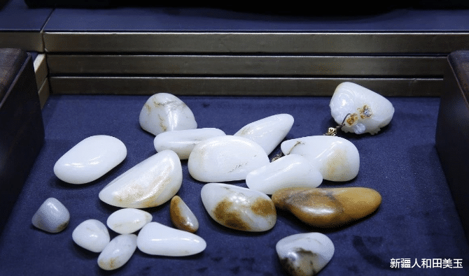 |经常佩戴和田玉有助于健康,但佩戴时也有禁忌,新手玉友要牢记