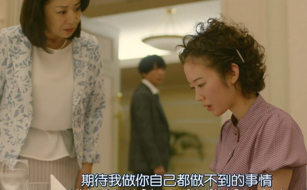 刚工作2年的姐姐,拒养4个弟弟妹妹,父母:绝交!女孩理亏吗?