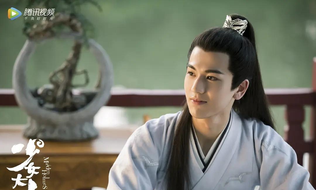 白梦妍|顶流大事件!刘大锤说白鹿在张凌赫家过夜,过往很多细节都好甜啊