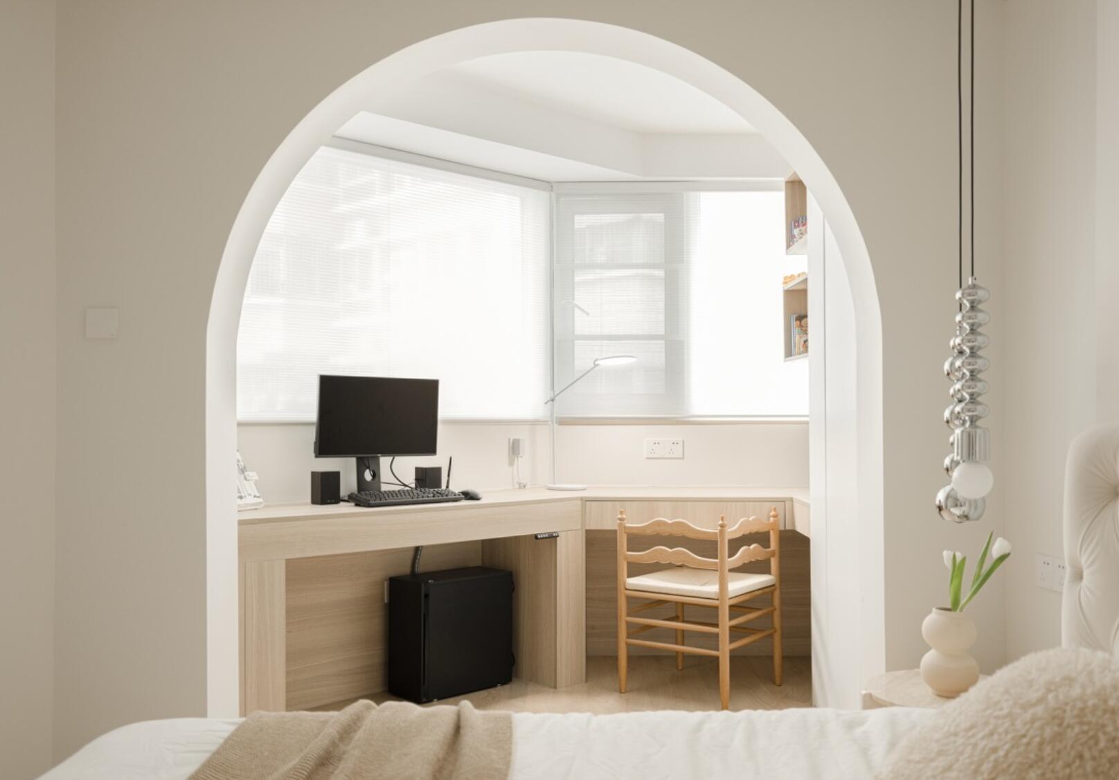 如果家里客厅大,建议做弧形吊顶,看她119㎡家,大气极了