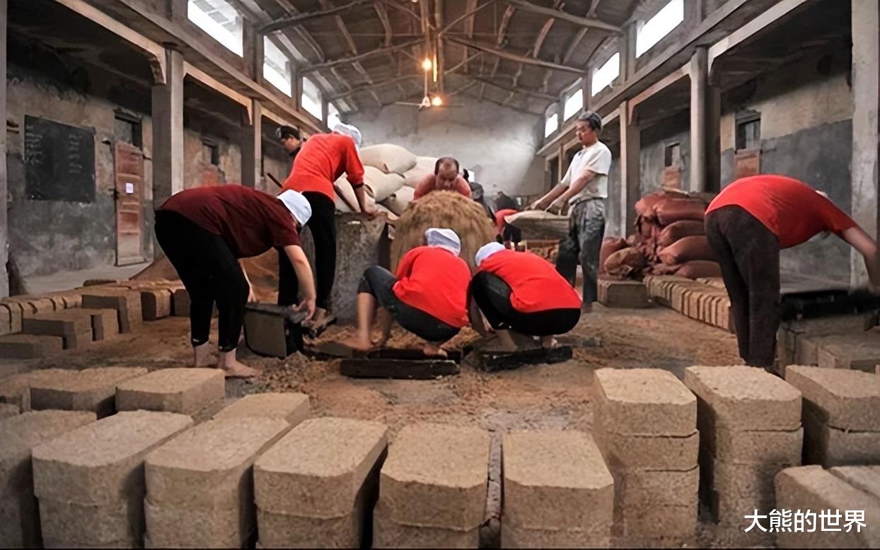 百元左右的回沙酒值得入手吗？酒厂老师傅告诉你：这4款安心入手