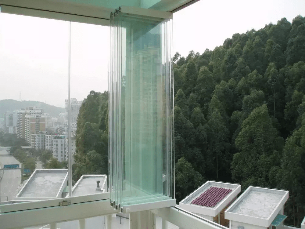 朋友家封阳台居然花了2万块,工人:都怪物业,要求用断桥铝!